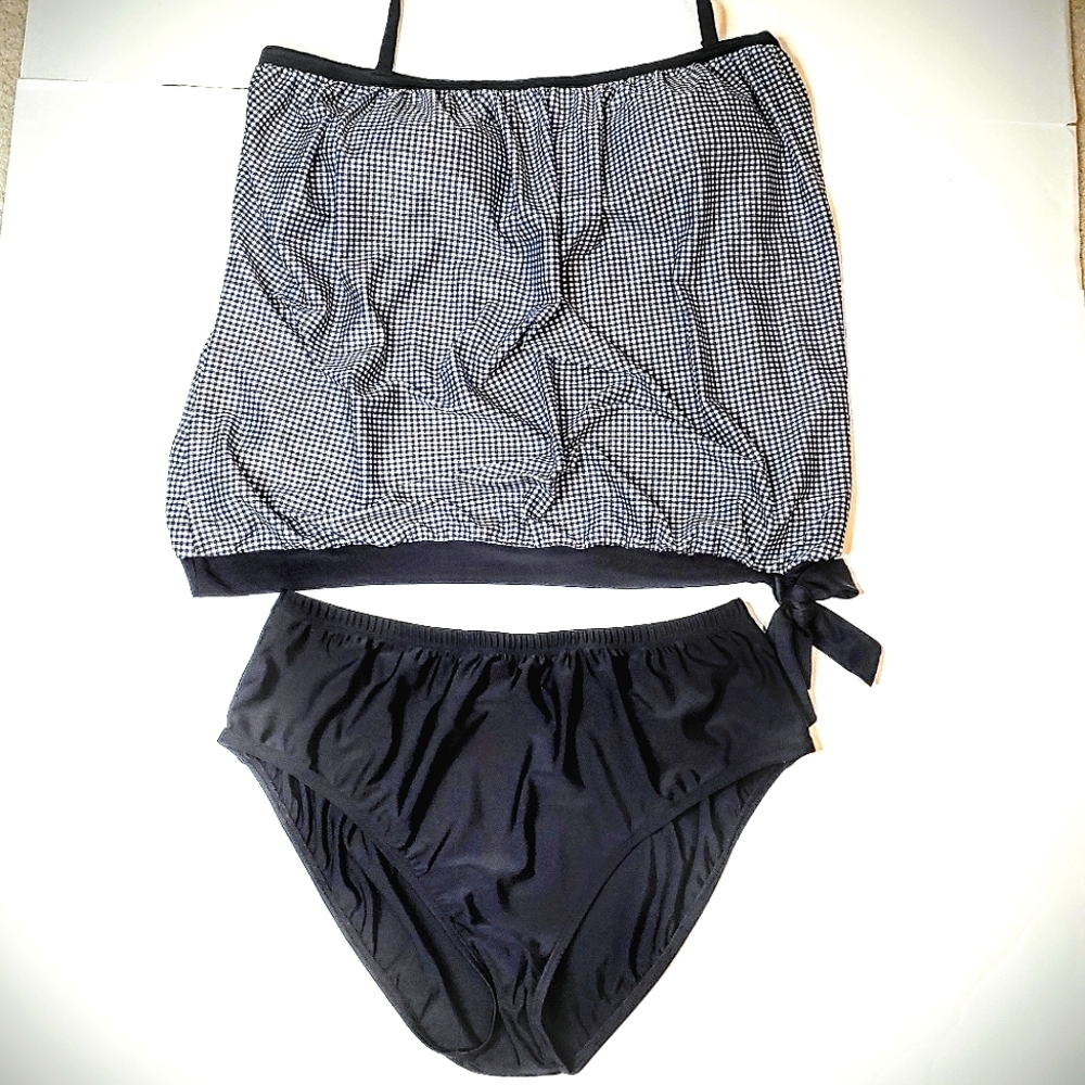 Dippin' Daisy 2 piece swim suit. Black/white, gingham, 22W